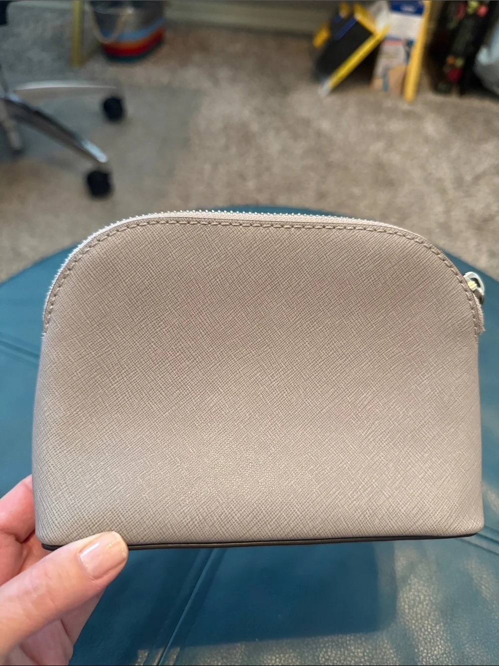 Michael Kors make up case in grey saffiano leather